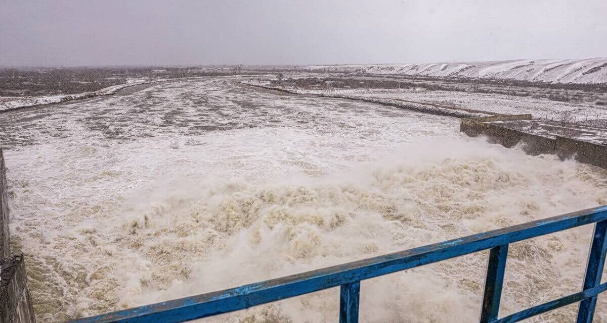«Қаражатты ұрлаған»: Алматыда сел бөгетін салған мердігер ұйымға қатысты қылмыстық іс қозғалды