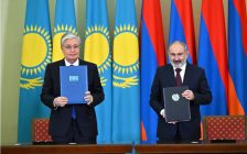 Тоқаев пен Пашинян бірқатар құжатқа қол қойды