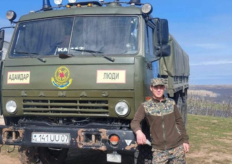 Оралда жауынгер жалғыз өзі 30-ға жуық адамды тасқыннан аман алып шықты