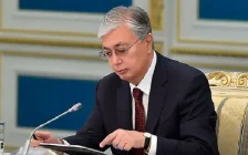 Президент әйелдердің құқықтарымен балалардың қауіпсіздігін қамтамасыз ететін заңдарға қол қойды