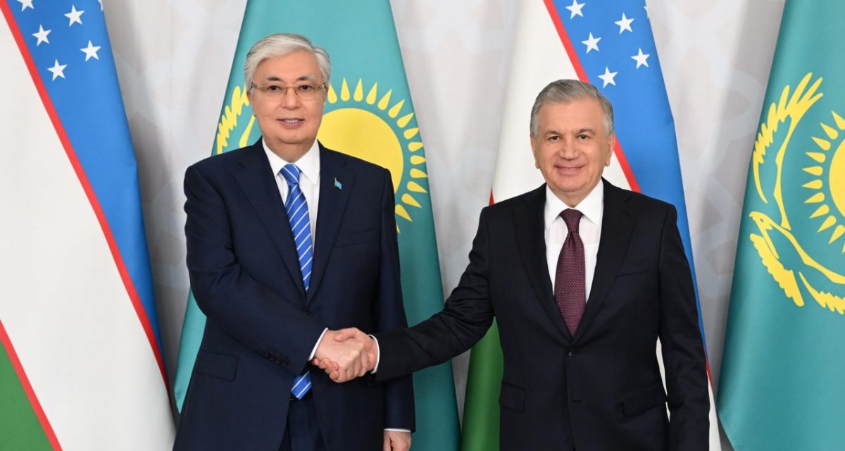 Тоқаев Өзбекстан Президентімен бейресми кездесу өткізді