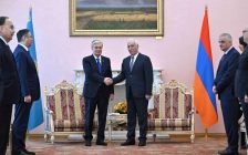 Қасым-Жомарт Тоқаев Армения Президенті Ваагн Хачатурянмен кездесті