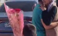 «Әскерге кетіп оралмаған»: 28 жыл бұрын жоғалып кеткен жігіт анасымен қауышты (ВИДЕО)