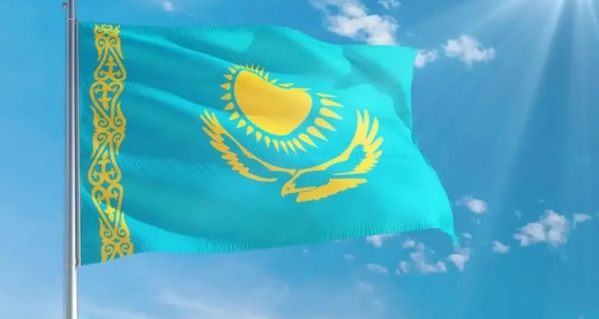 Жеке үйге ілуге рұқсат: Қазақстанда Мемлекеттік туды пайдаланудың жаңа тәртібі