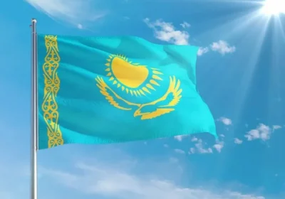 Жеке үйге ілуге рұқсат: Қазақстанда Мемлекеттік туды пайдаланудың жаңа тәртібі