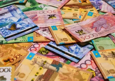 Қазақстандағы орташа айлық жалақы 445 068 теңгеге жетті, бірақ нақты өсім нөлге тең