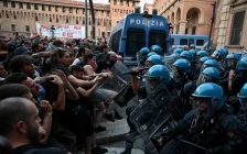 Марокколық мигранттың қазасы: Италияда жаппай тәртіпсіздіктер басталды