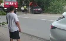 Семейде балалар аулада тұрған көлікті өртеп жіберді