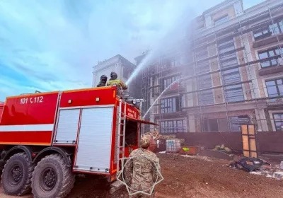 Астанада салынып жатқан ғимараттың шатырындағы өрт толық сөндірілді