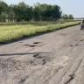 Орал-Атырау тас жолындағы апатты шұңқыр: Бөдене мен Жарсуат арасында көліктер жаппай зақымдануда