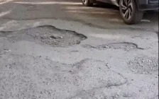 Қарағандыда мүмкіндігі шектеулі зейнеткер шұңқырға құлап, жарақат алды