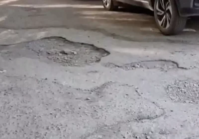 Қарағандыда мүмкіндігі шектеулі зейнеткер шұңқырға құлап, жарақат алды