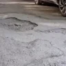 Қарағандыда мүмкіндігі шектеулі зейнеткер шұңқырға құлап, жарақат алды