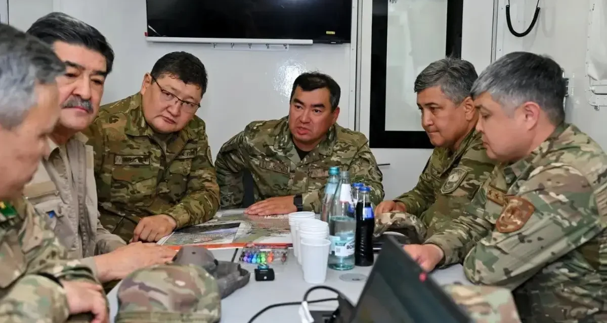 «Семей орманындағы» өрт өрши түсті: 600-ден астам адам тілсіз жаумен күресіп жатыр (ВИДЕО)