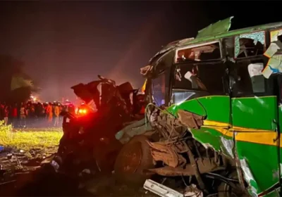 28 адам ауыр жарақат алған: Угандада жол апатынан 14 адам қаза тапты