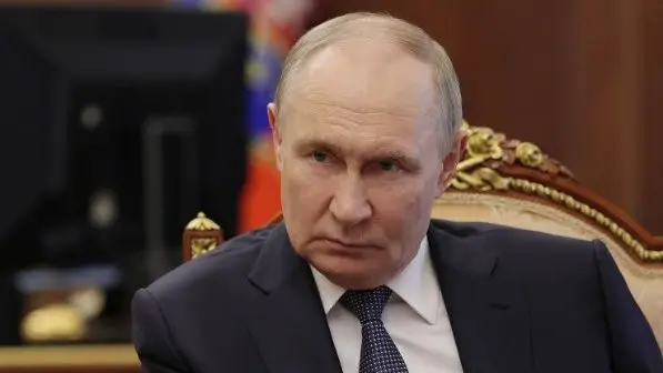 Владимир Путин Ресей Қарулы Күштерінің әскери қызметшілер санын 25 мыңға көбейтті