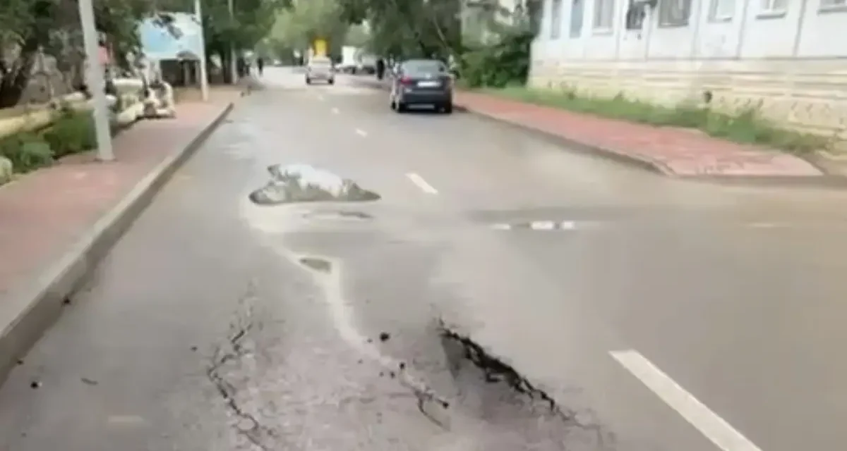 Жезқазғанда былтыр ғана төселген жаңа жолдың сиқы қашқан