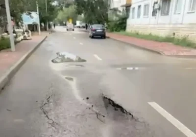 Жезқазғанда былтыр ғана төселген жаңа жолдың сиқы қашқан