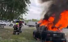 Астанада көше бойында жеңіл автокөлік өртке оранды