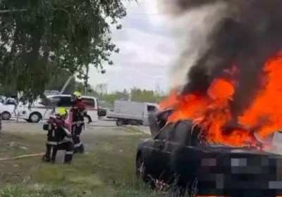 Астанада көше бойында жеңіл автокөлік өртке оранды