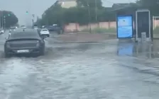 Балқаш па, әлде Венеция ма? Қала көшесін жаңбырдан кейін су басады