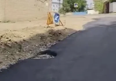 Жезқазғандағы «шала» жөндеу: Жаңа асфальт бордюрсіз қанша уақыт шыдайды?