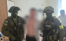 Оралда халықаралық іздеуде жүрген күдікті шкафтың ішінен табылды