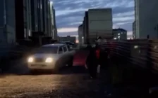 Әкімдік бордюрді тізіп қойған: Ақтөбедегі «Алтынорда» тұрғындары батпақ кешіп өмір сүруге мәжбүр