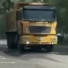 Қарағанды орталығында жаңа асфальт тас-талқан болып жатыр: Ауыр жүк көліктерін кім жіберді?