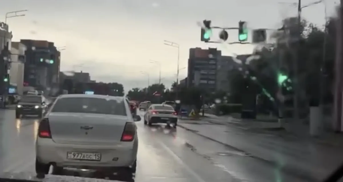 Петропавлдағы көшелерде кептеліс: Екі құдық үшін халық қанша уақыт азап шегуі керек?