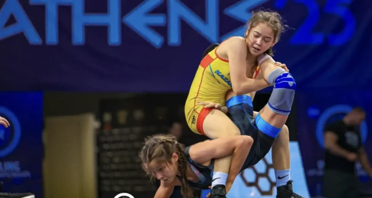 Екі қазақ балуаны U17 әлем чемпионатының қола жүлдесіне таласады