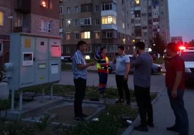 Ақтауда электр қуатының ұзақ үзілуі: тұрғындар наразы