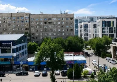 Алматыда 70 жастағы әйел бесінші қабаттан құлап мерт болды