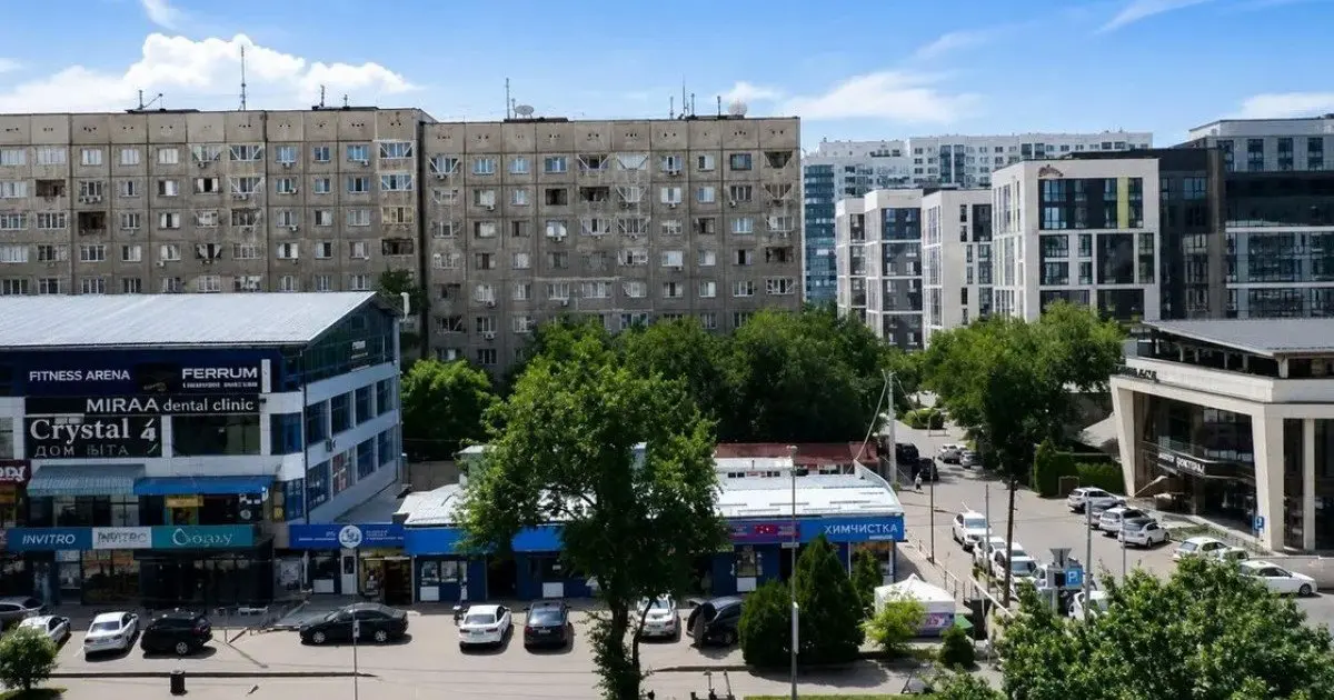 Алматыда 70 жастағы әйел бесінші қабаттан құлап мерт болды