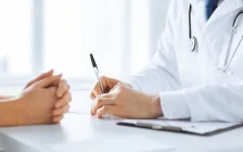 Қабылдау кезінде дәрігерді қорлаған қазақстандық 10 тәулікке қамалды