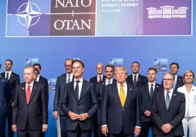 Анкарадағы НАТО саммиті: Ердоған әлем елдерінің басшыларына револьвер сыйлады