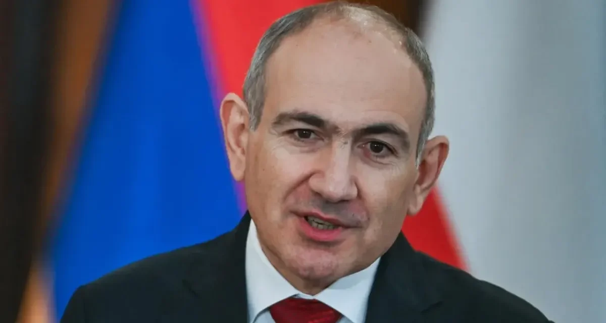 Никол Пашинян бастаған Армения үкіметі отставкаға кетті
