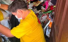 Сингапурда пәтерін қоқыс басқан әйел төрт жыл баспалдақта ұйықтаған