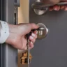 Шалқарда кілтті кірпіштің астына қойған тұрғынның үйіне ұры түсті