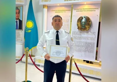 Полиция қызметкері бесінші қабаттағы баланы құтқарып, марапатталды