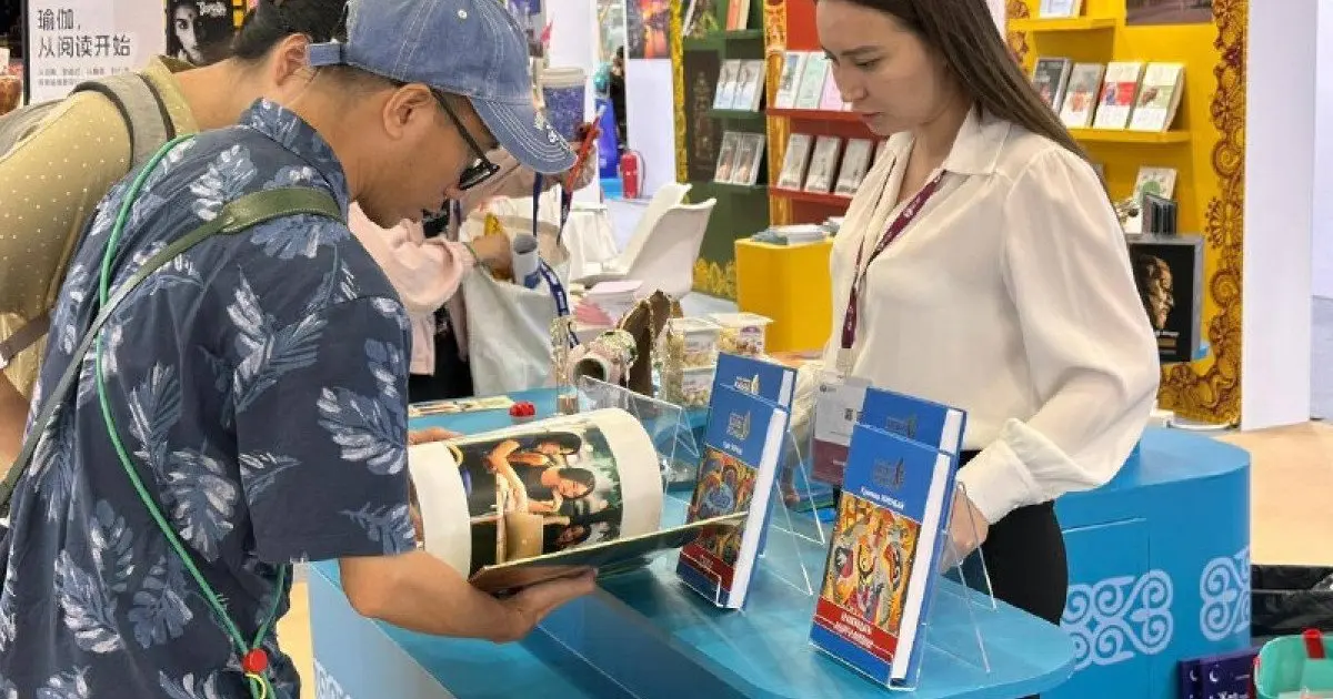 Қазақ әдебиеті Гуанчжоу кітап көрмесінде таныстырылды