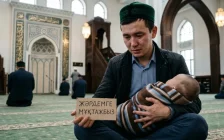Бішкекте мешітте жалған қайыр сұраған әке: баласы сау болып шықты