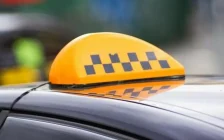 Такси жүргізушісі «амандаспады» деп әйелді көліктен қуған