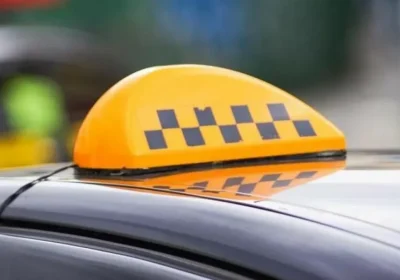 Такси жүргізушісі «амандаспады» деп әйелді көліктен қуған