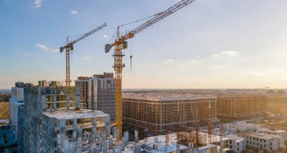 Астанада құрылыс алаңында кран құлап, краншы қаза тапты
