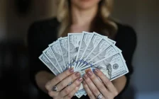 Ақмола облысының тұрғыны жалған инвестициялық платформаға сеніп, 10,2 млн теңгеден айырылды