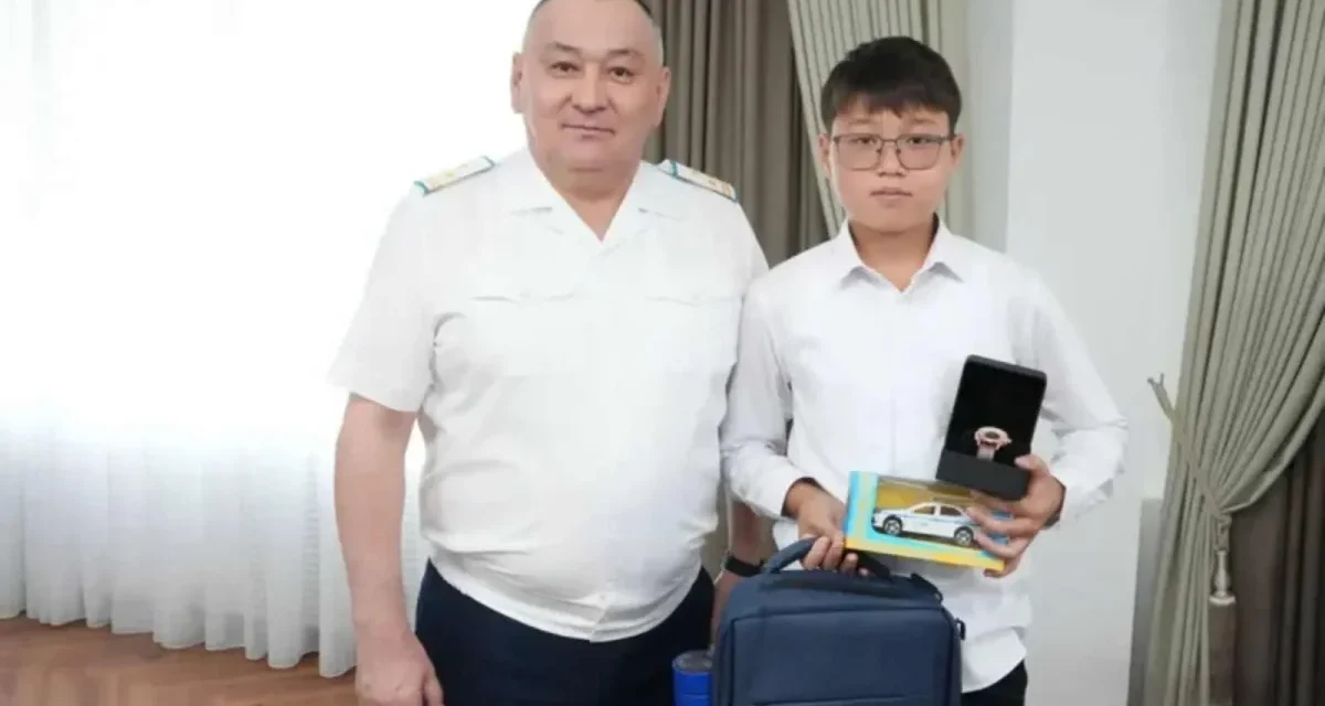 Қарағандылық жасөспірім суға батып бара жатқан төрт жасар баланы құтқарып қалды