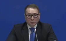 «Қытайдың синтетикасы мен түріктің киімі»: Шенеуніктер халыққа арзан отандық тауарды қайдан таппақ?