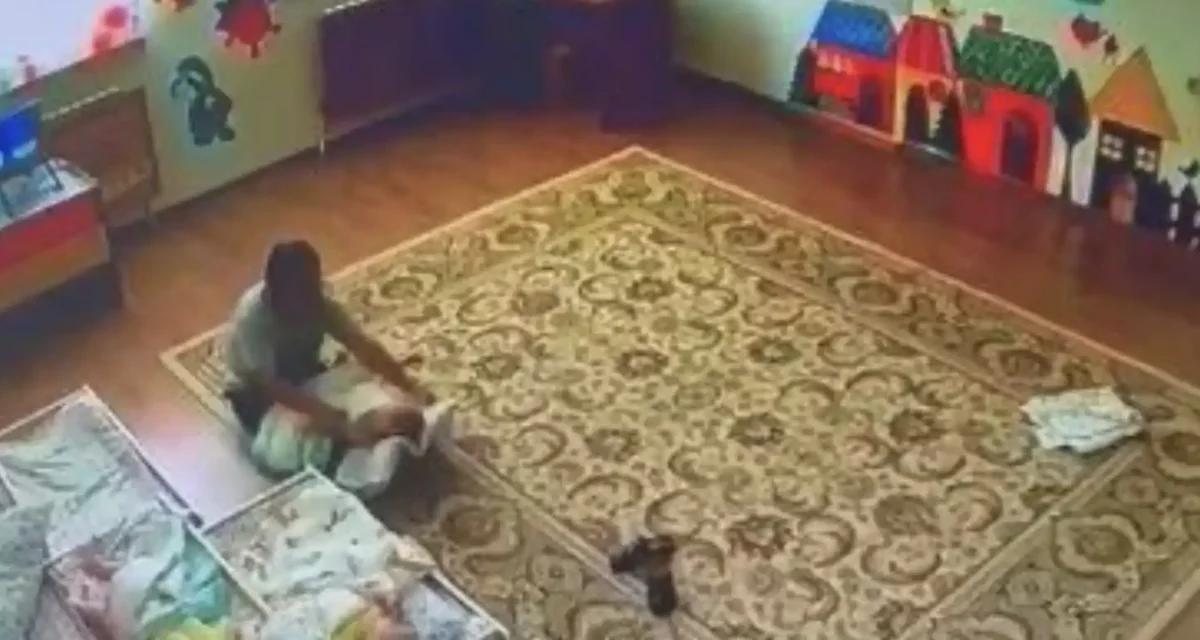 Атырауда балабақша тәрбиешісі 1 жасар балаға күш көрсеткен