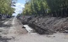 Бір ай бұрын қазып тастаған: Қарағандыдағы Ерубаев көшесінің жөндеуі неге тоқтап қалды?